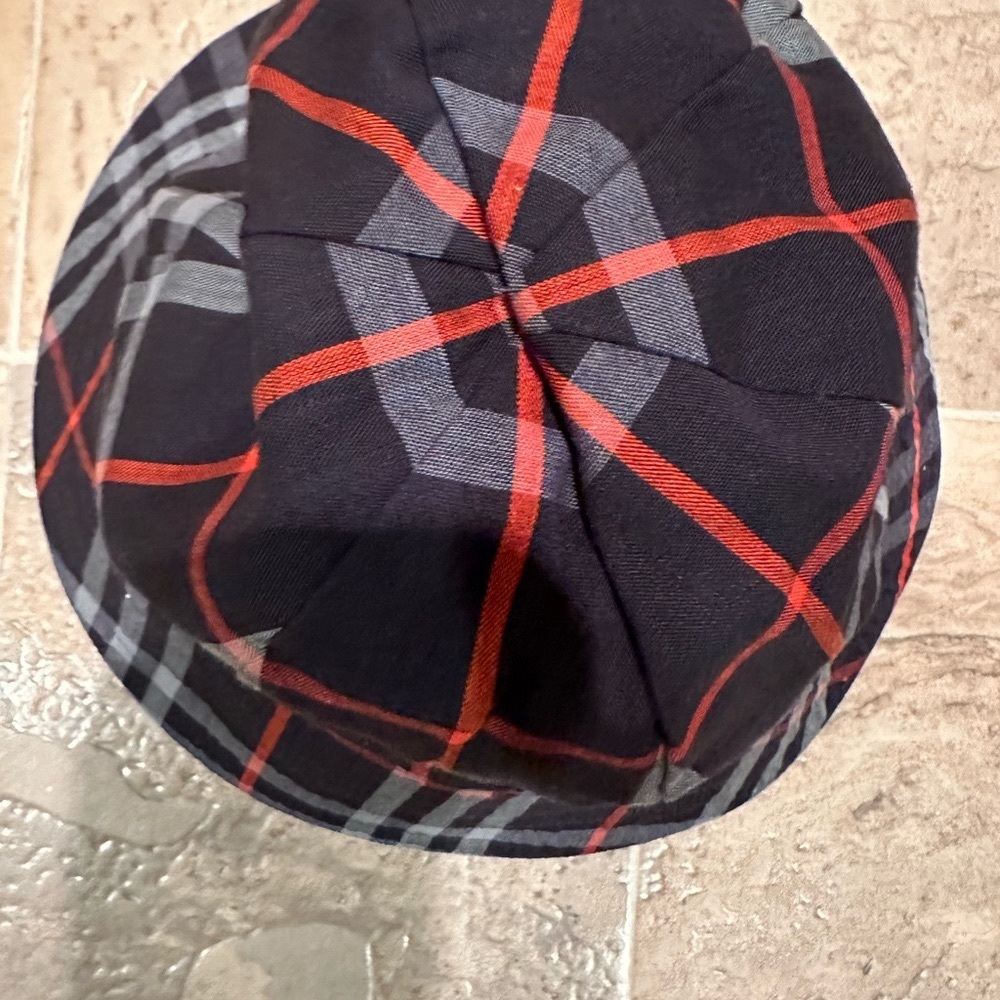 Burberry Rain Bucket Hat. Excellent condition, reversible to color navy blue.